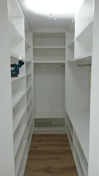 Дизайн узкой гардеробной комнаты фото
