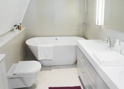 How to place a bathtub in a small bathroom photo