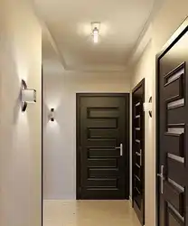 Квартира с темными дверями и светлым полом фото