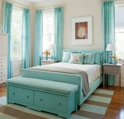 С каким цветом сочетается голубой в интерьере спальни