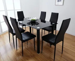 Черные стулья в интерьере кухни фото
