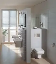 Partition between bathtub and toilet photo