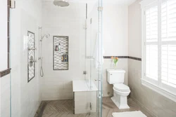 Partition between bathtub and toilet photo
