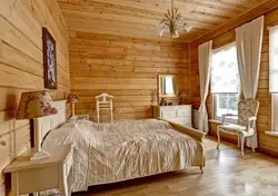 Taxta dizayndan hazırlanmış bir evdə yataq otağı