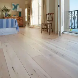 Деревянный пол в интерьере квартиры