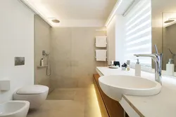 Açıq rənglərdə tualet ilə vanna otağı dizayn fotoşəkilləri