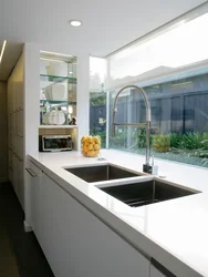 Дизайн кухни мойка напротив окна
