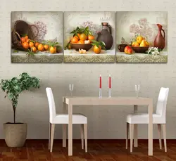 Дизайн кухни с картинами на стене