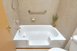 Дизайн небольшой ванны в современном стиле