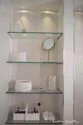 Ниша с полочками у ванны фото