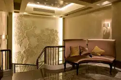 Decorative design of walls in an apartment