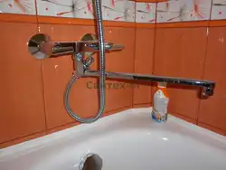 Фота крана з вадой у ваннай