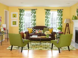 What kind of curtains will suit green wallpaper in the living room? photo