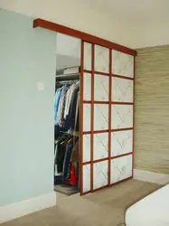Раздвижные двери в гардеробную комнату фото