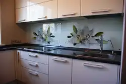 Шкляная панэль на кухню фартух фота
