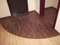 Design of laminate floors in the hallway photo