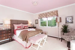 Combination of pink color in the bedroom interior photo