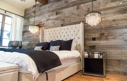 Интерьер спальни с деревянной стеной фото