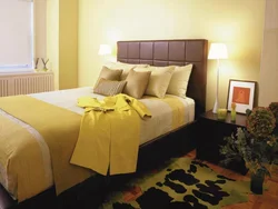 Combination of yellow color in the bedroom interior