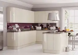 Кухня сметанковага колеру фота ў інтэр'еры