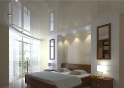 Глянцевый потолок в спальне дизайн