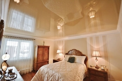 Глянцевый потолок в спальне дизайн