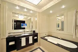 Built-in bathtub in the interior photo