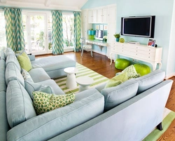 Зеленый диван в интерьере кухни