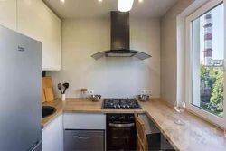 Дизайн кухни 8м2 с холодильником фото