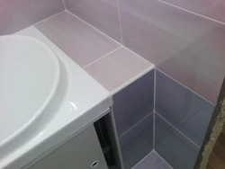 Tiles between bathroom and wall photo