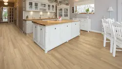 Дызайн кухні з падлогамі пад дрэва