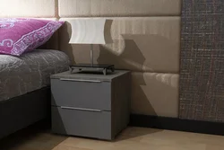 Müasir üslubda foto interyerdə yataq otağı üçün çarpayı masaları