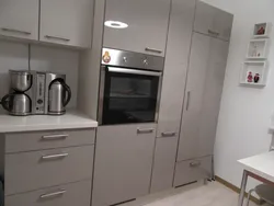 Small kitchen design with oven