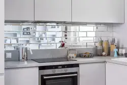 Зеркальный фартук для кухни фото в интерьере