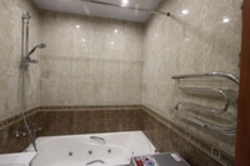 Turnkey bathtub with PVC panels photo