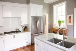Кухня С Серыми Стенами И Белым Гарнитуром Фото
