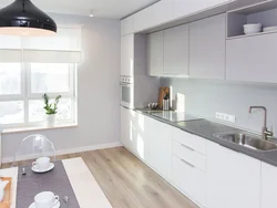 Кухня с серыми стенами и белым гарнитуром фото