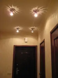 Koridorda asma tavanda lampaların daxili fotoşəkili