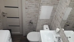 Сумешчаная ванная пакой у панэльным доме фота