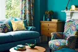 Фото гостиной с диваном цвета морской волны