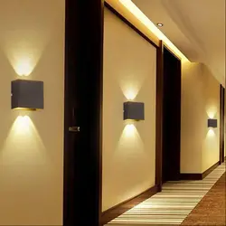 Sconces дар дохили долон акс