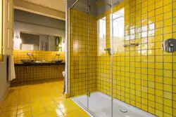 Yellow Bathtub Design Photo