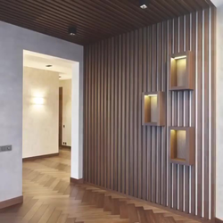 Devordagi fotosuratda koridordagi panellar