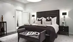 Дизайн интерьера в спальне с темной мебелью
