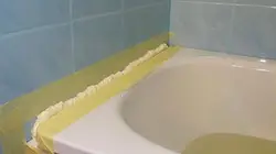 Заделать щель между ванной стеной фото