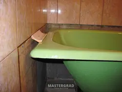Заделать щель между ванной стеной фото