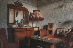 Интерьер гостиной старая мебель
