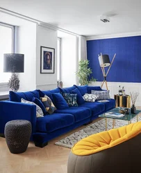 Серо синий диван в интерьере гостиной