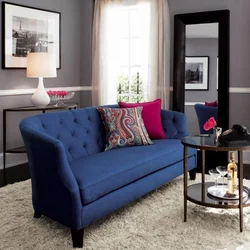 Серо синий диван в интерьере гостиной