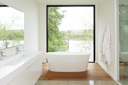 Дизайн ванной с панорамным окном